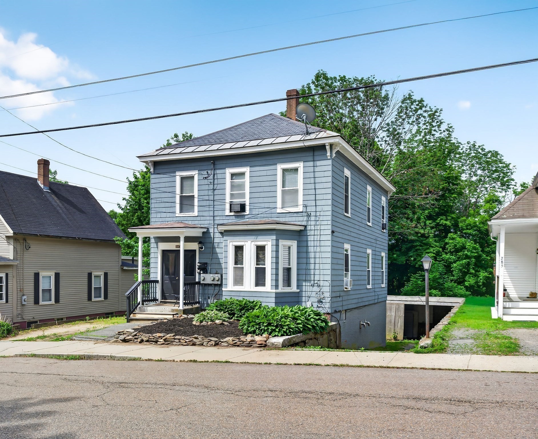 287 Pine St Property Photo 1