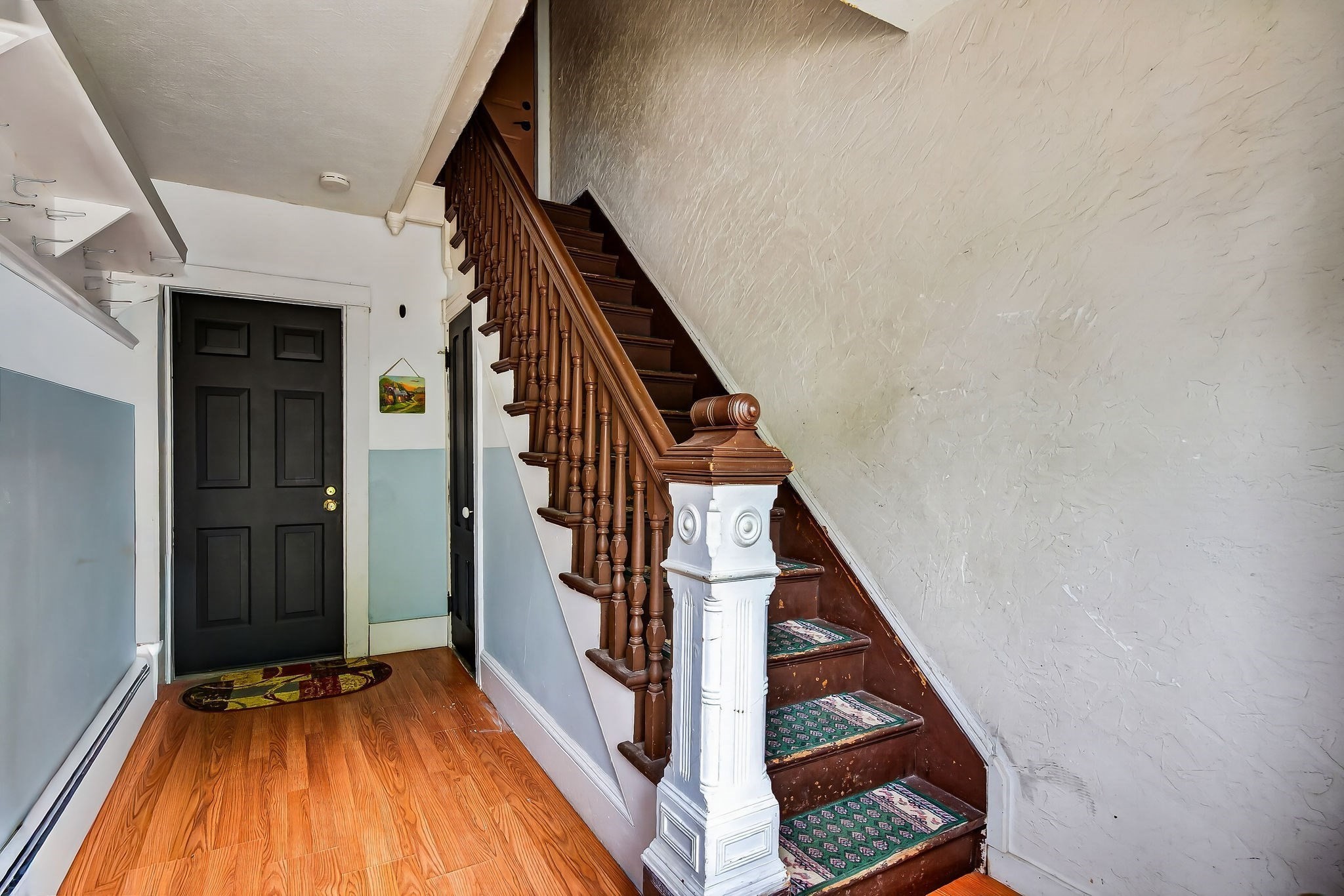 287 Pine St Property Photo 3