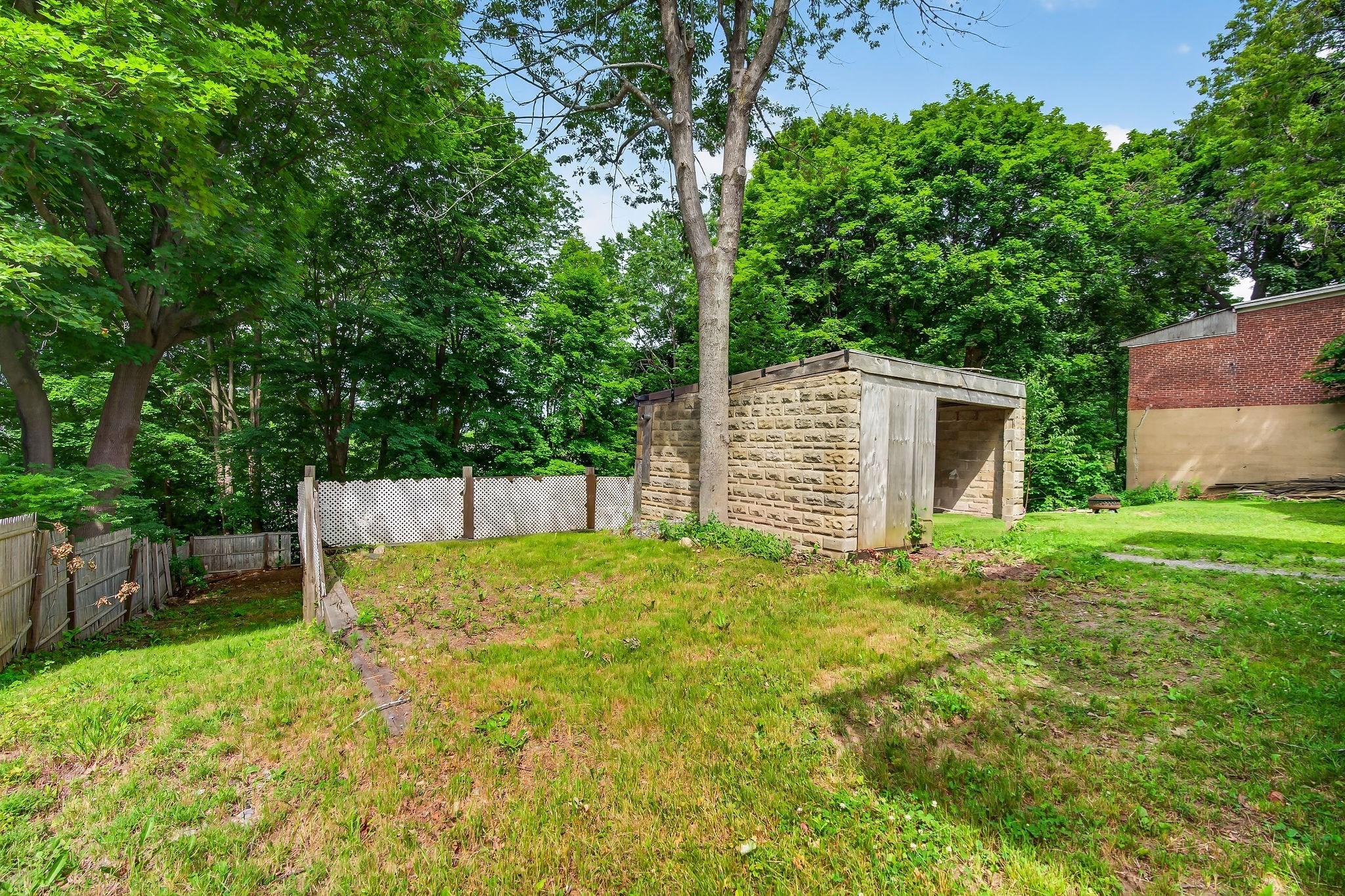287 Pine St Property Photo 25