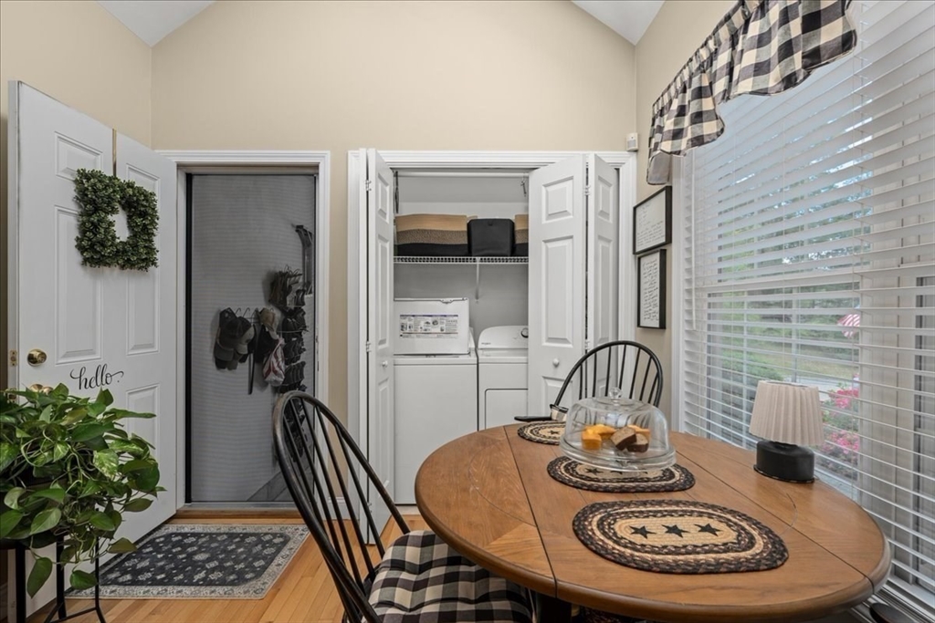 19 Cortland Grove Dr # 19 Property Photo 6