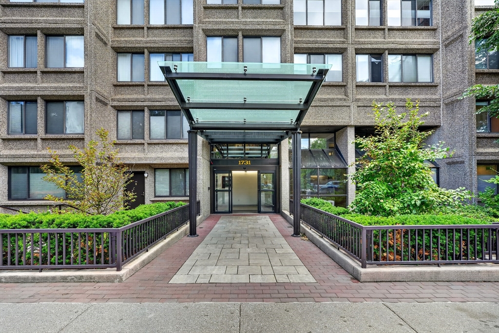 1731 Beacon St # 915 Property Photo 3