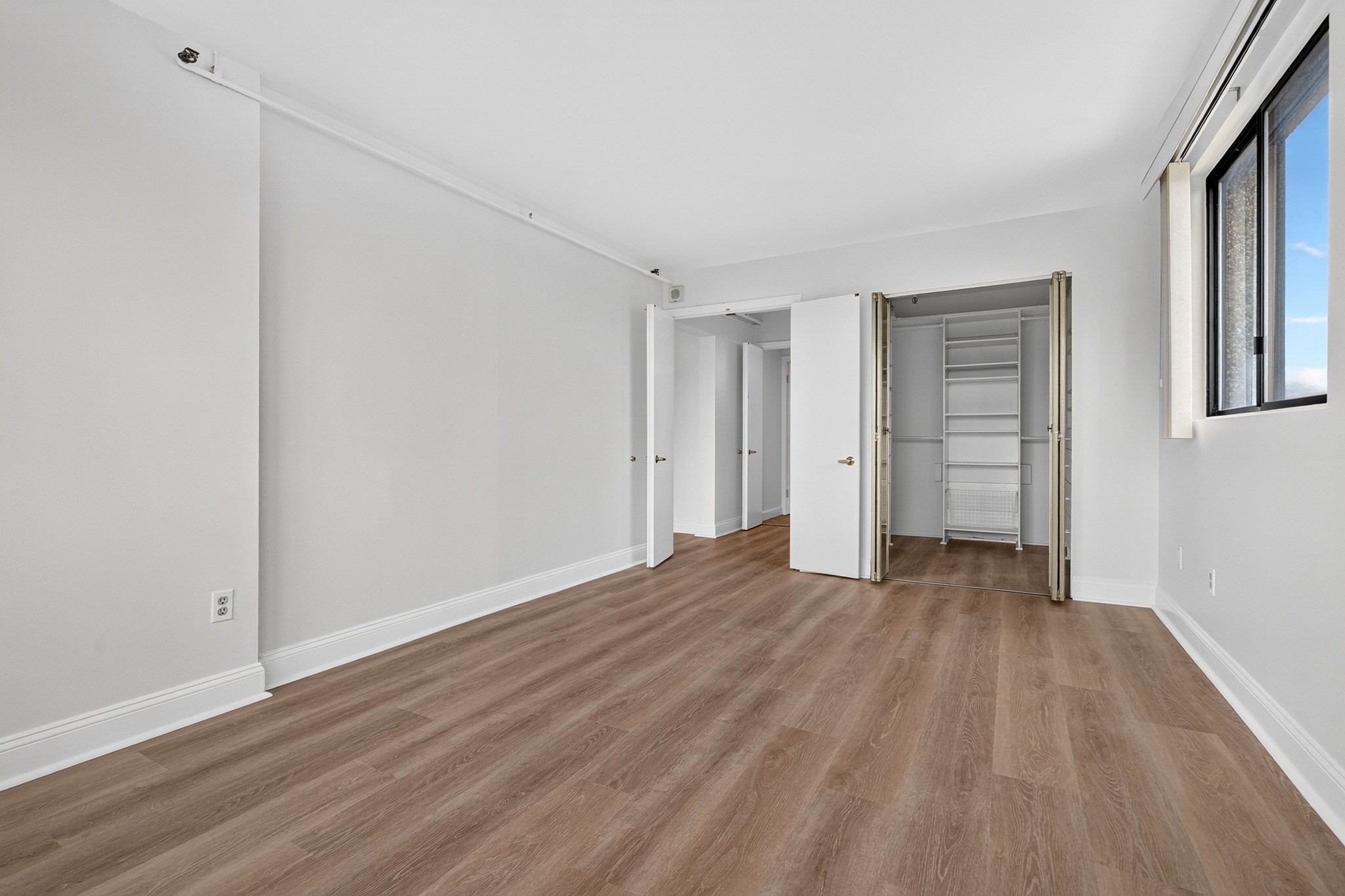 1731 Beacon St # 915 Property Photo 13