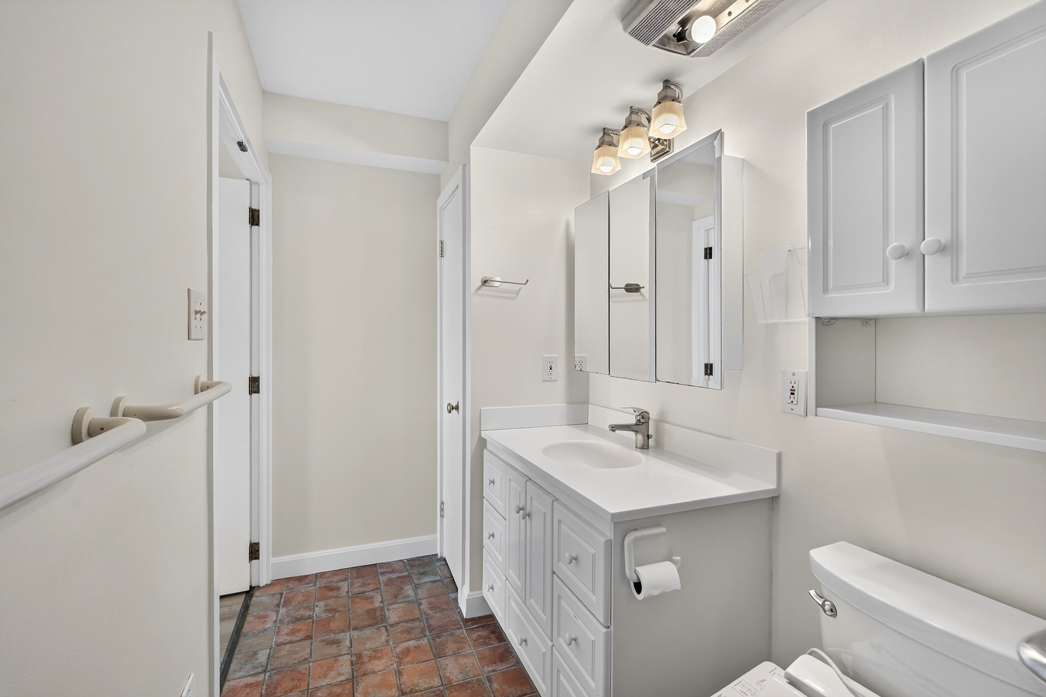 1731 Beacon St # 915 Property Photo 14