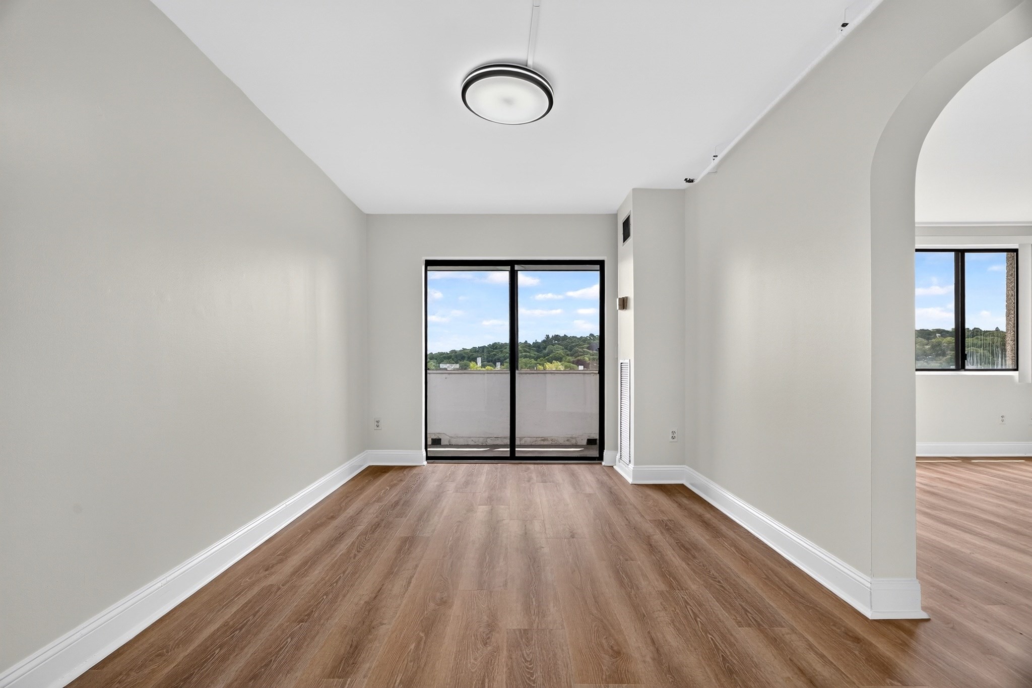 1731 Beacon St # 915 Property Photo 15