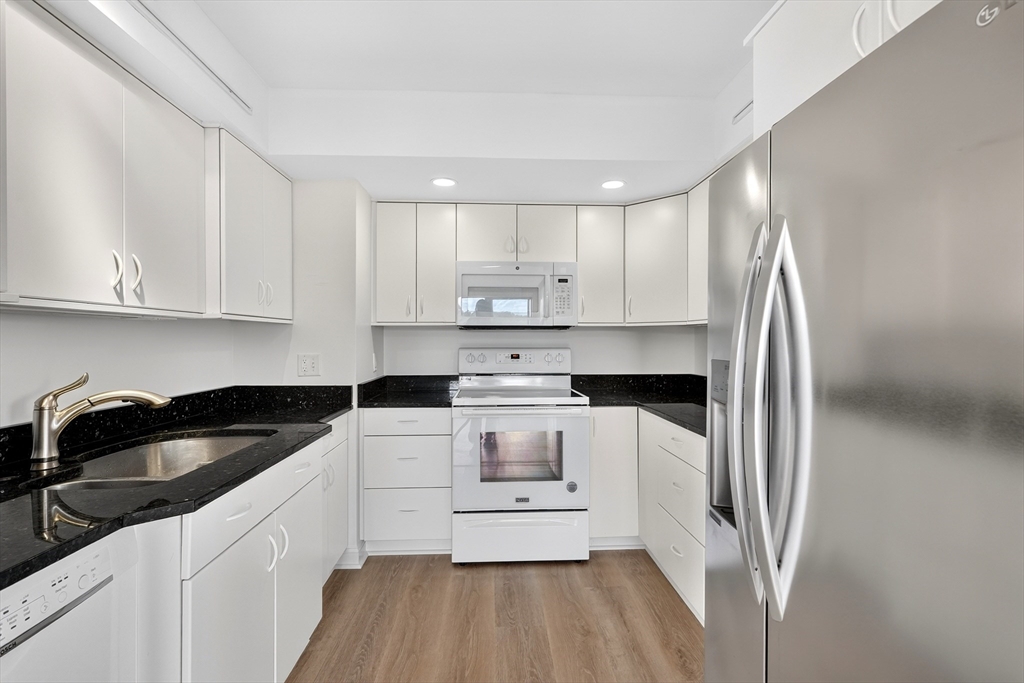1731 Beacon St # 915 Property Photo 19