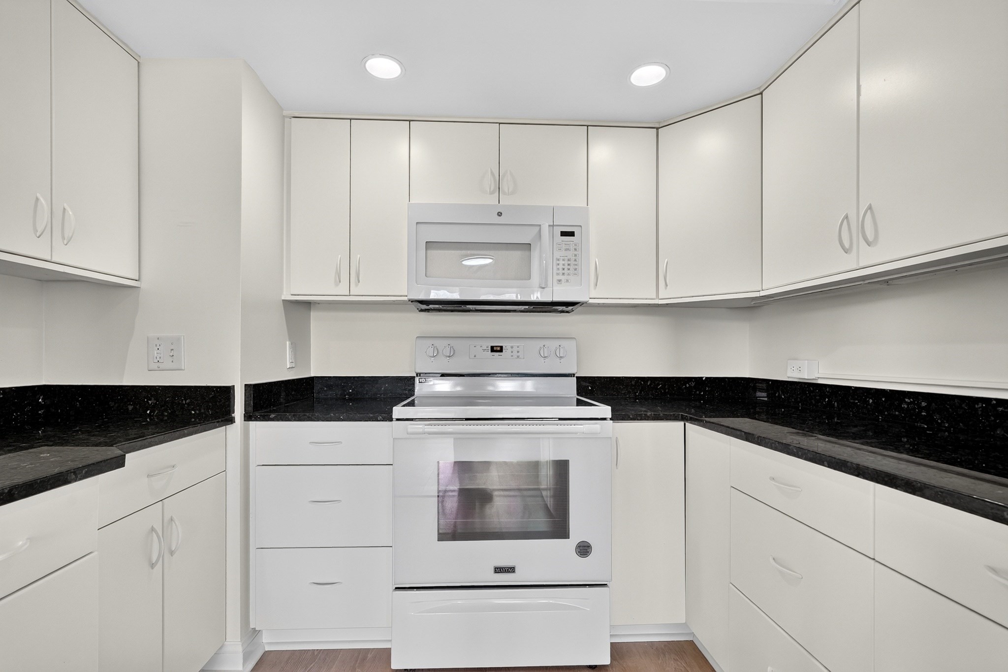 1731 Beacon St # 915 Property Photo 23