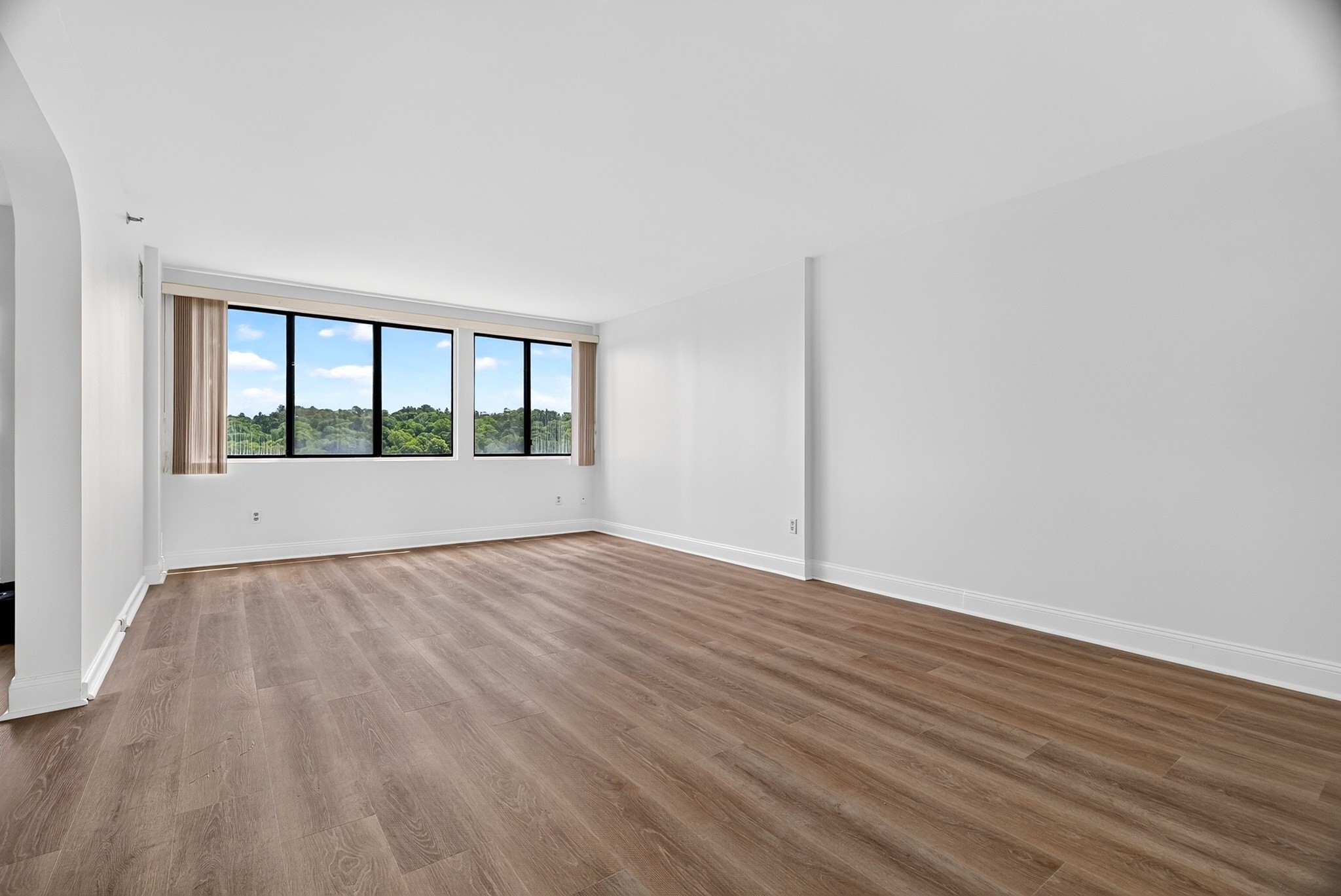 1731 Beacon St # 915 Property Photo 26