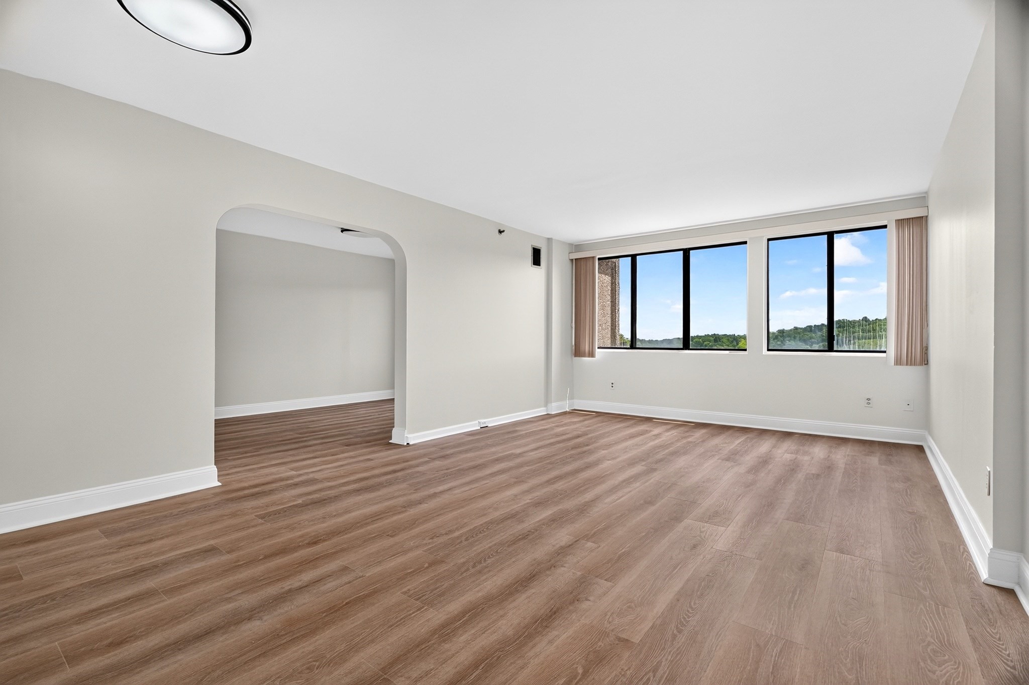 1731 Beacon St # 915 Property Photo 28
