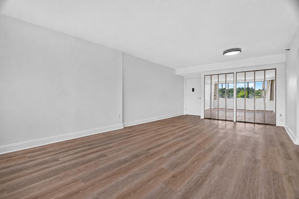1731 Beacon St # 915 Property Photo 29