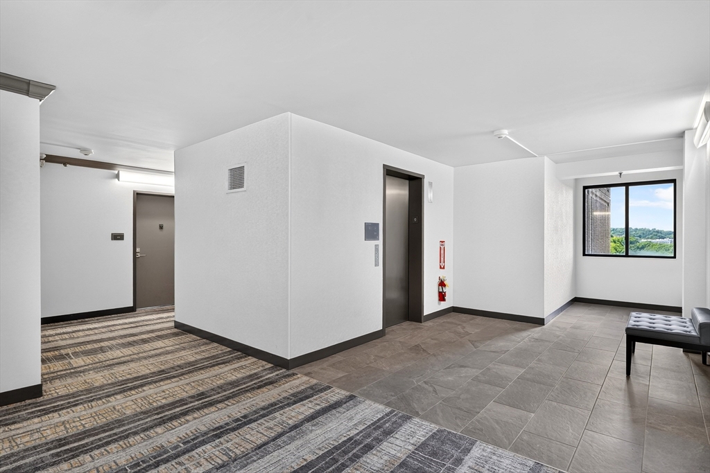 1731 Beacon St # 915 Property Photo 31