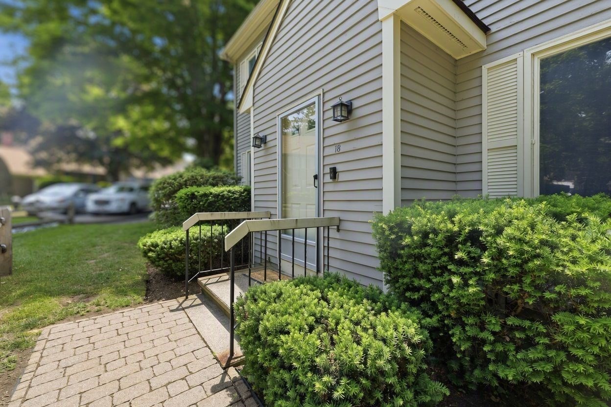 18 Copperwood Dr # 18 Property Photo 2