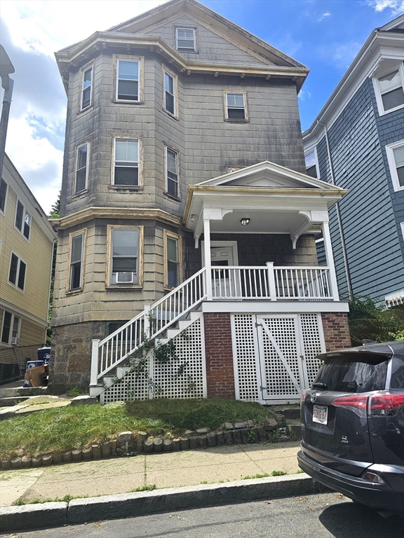 68 Hillside St Property Photo 1