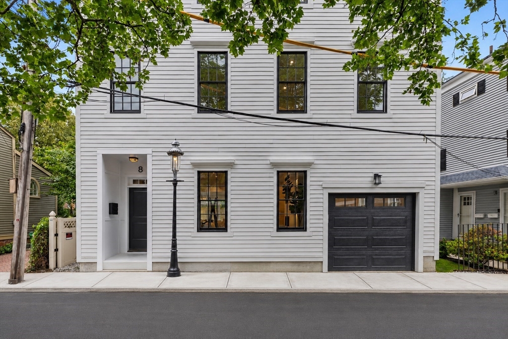 8 Lawrence St Property Photo 1