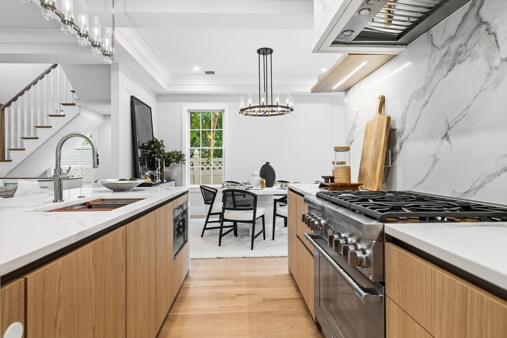 8 Lawrence St Property Photo 6