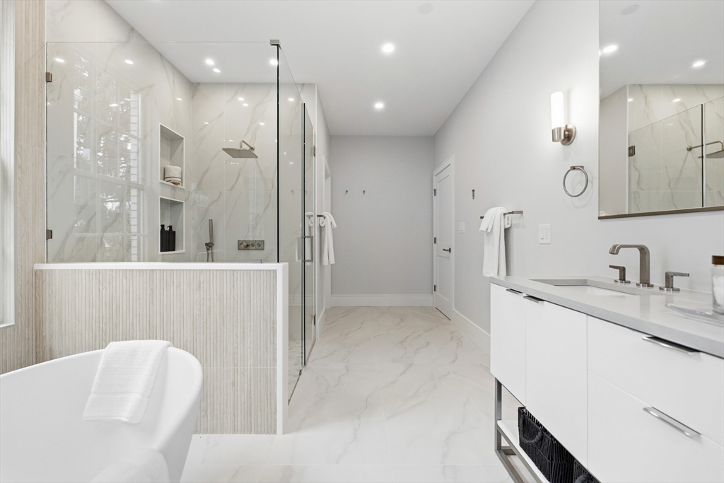 8 Lawrence St Property Photo 18