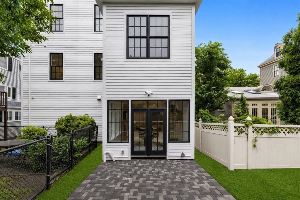 8 Lawrence St Property Photo 30