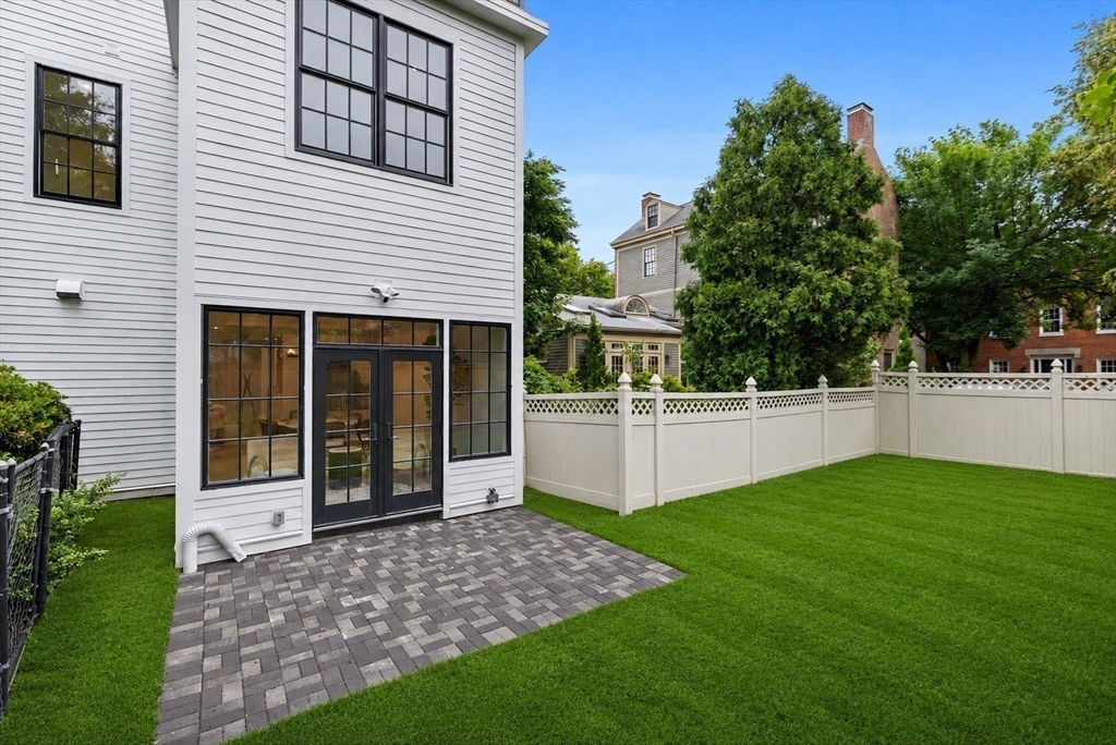 8 Lawrence St Property Photo 31
