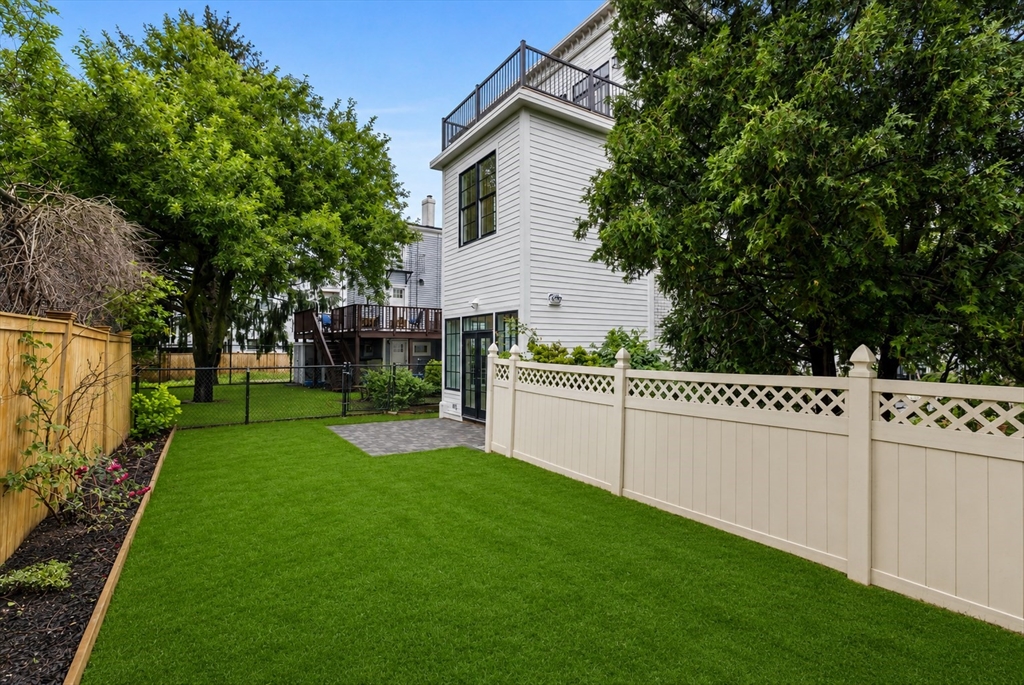 8 Lawrence St Property Photo 32