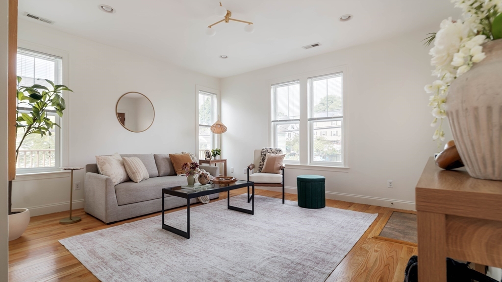 26 Maple St # B Property Photo 6