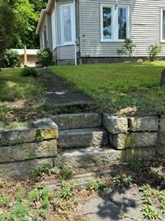 111 Hawthorne St Property Photo 5