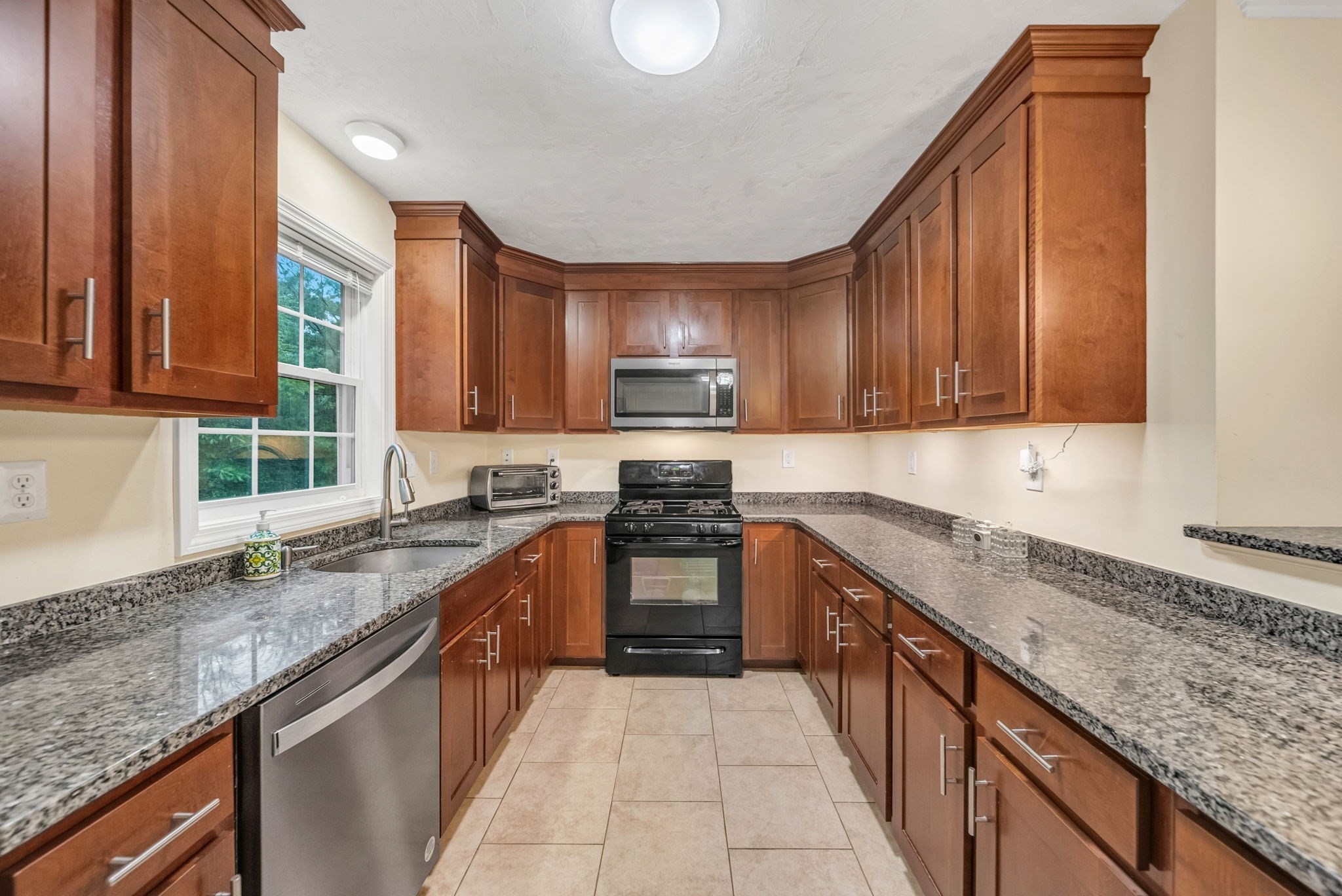 22 Bradley Dr # D Property Photo 13