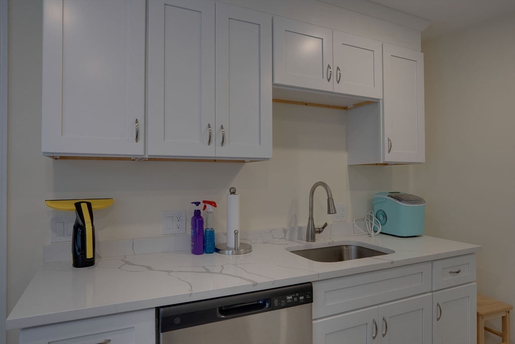 1 Glenwood St # 2 Property Photo 3