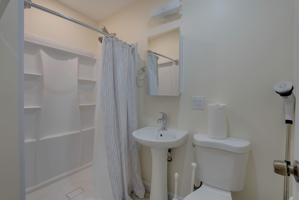 1 Glenwood St # 2 Property Photo 9