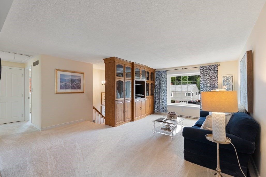 4 Rossmore Rd Property Photo 5