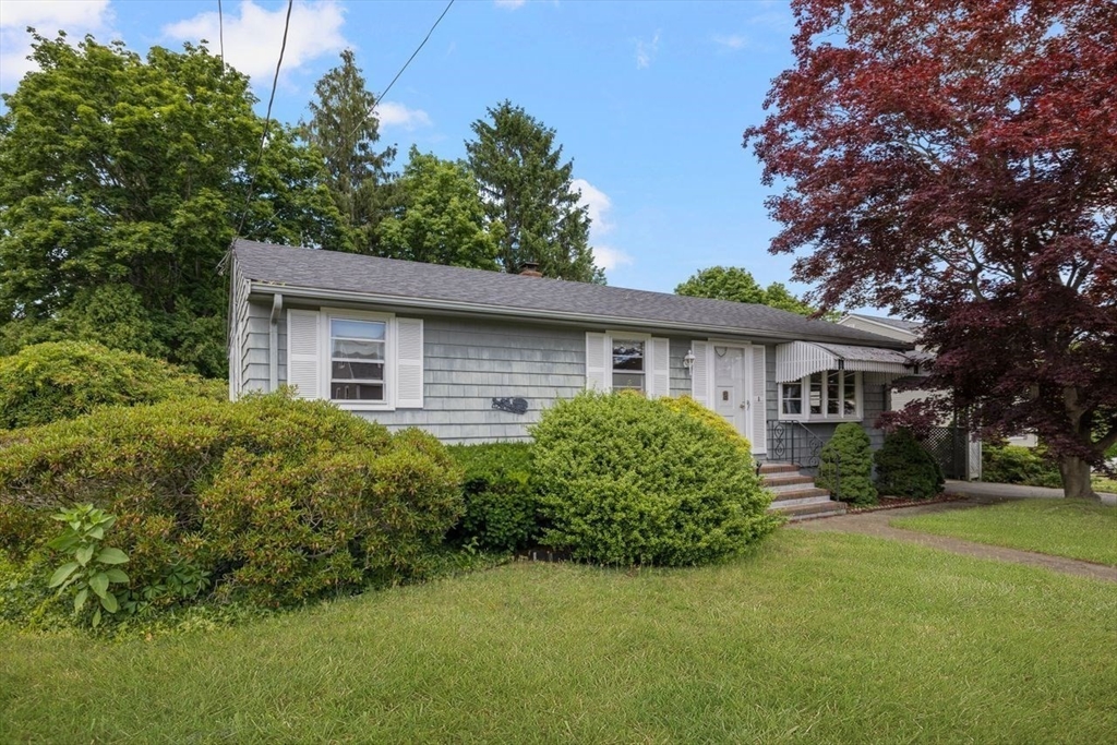 27 Hinsdale St Property Photo 3