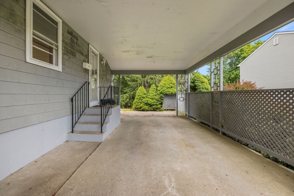 27 Hinsdale St Property Photo 5