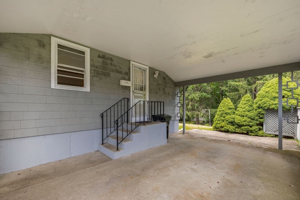 27 Hinsdale St Property Photo 6