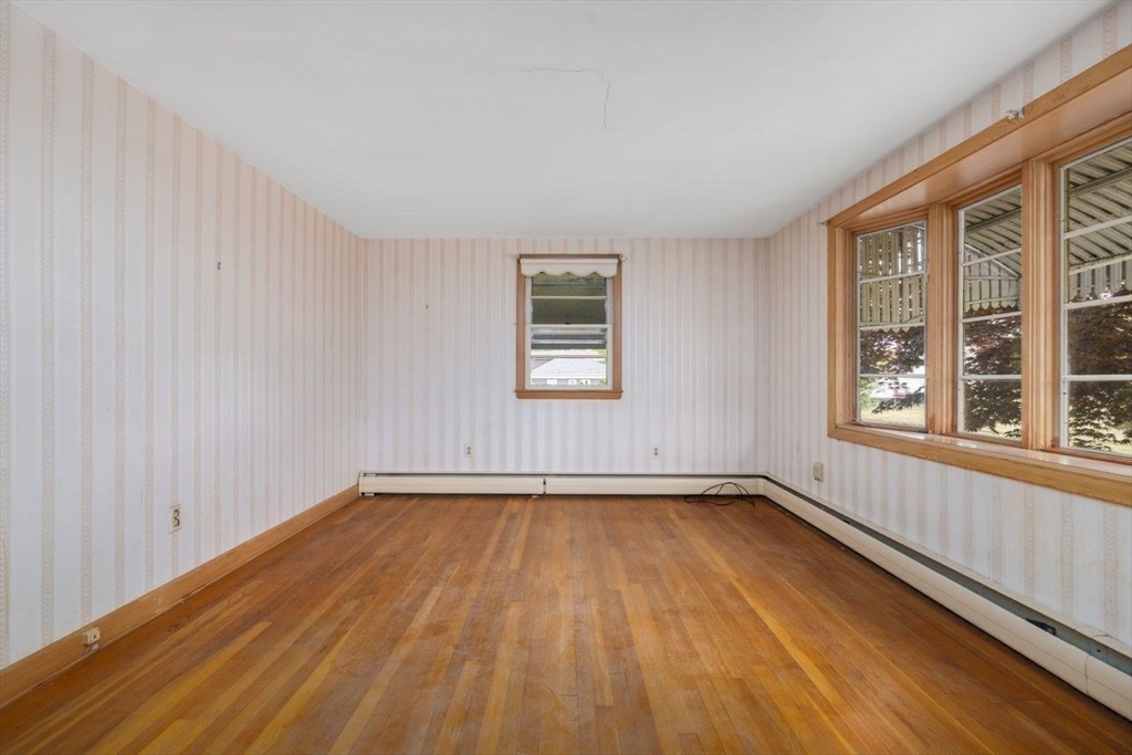 27 Hinsdale St Property Photo 8