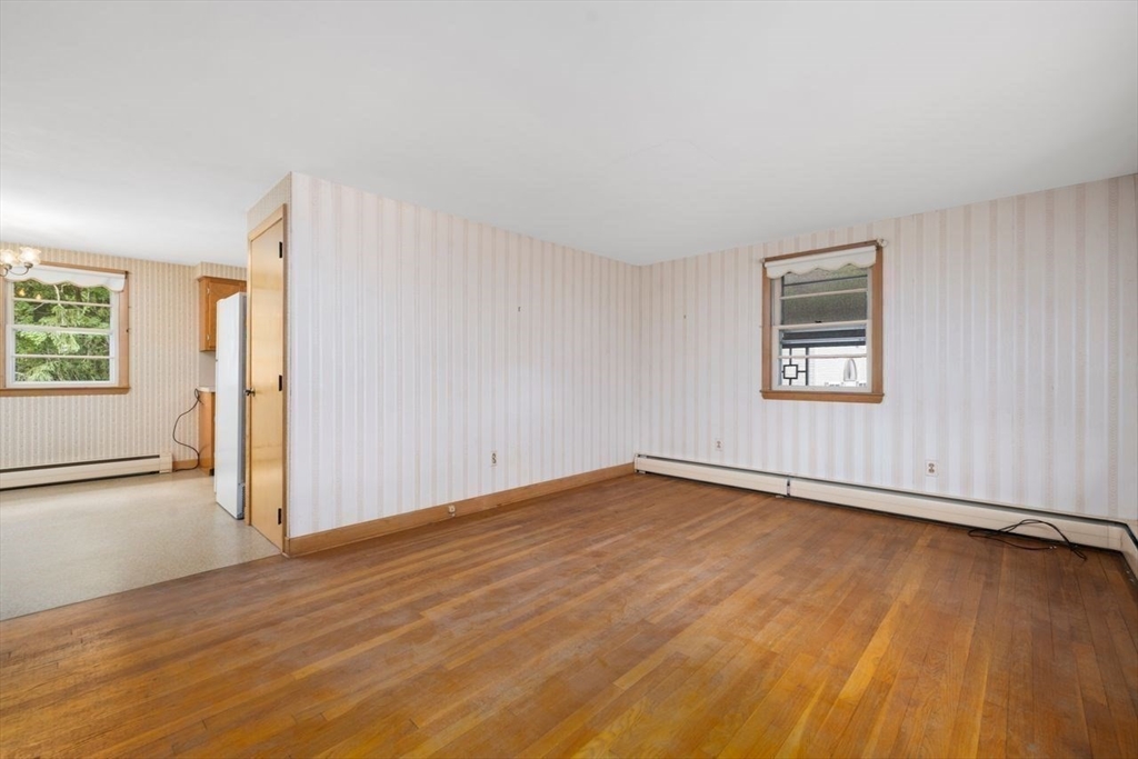 27 Hinsdale St Property Photo 9