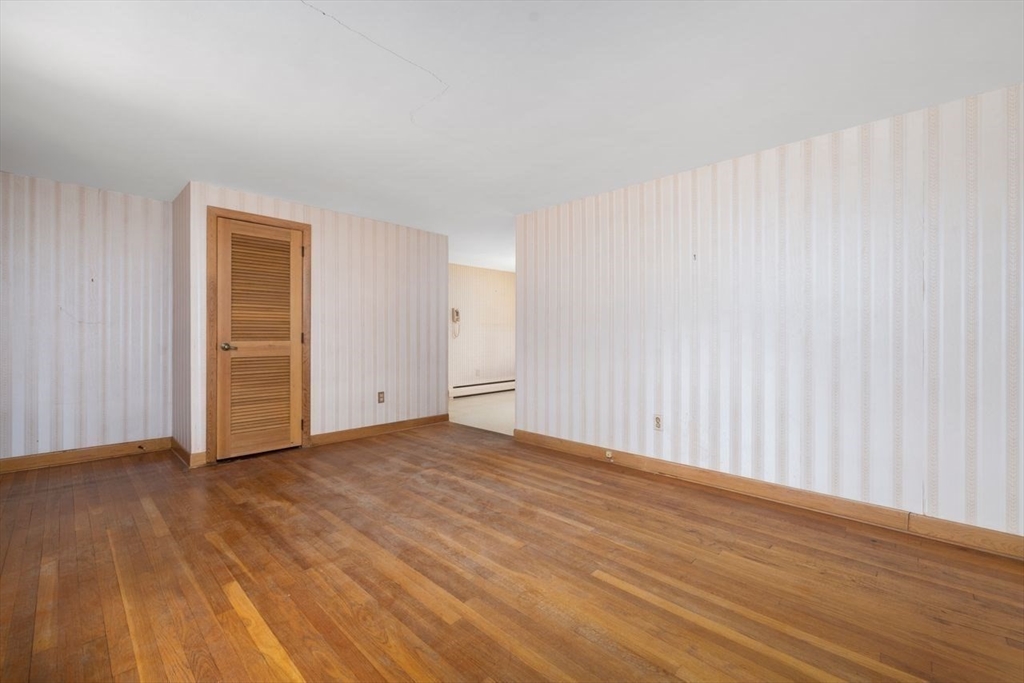 27 Hinsdale St Property Photo 10