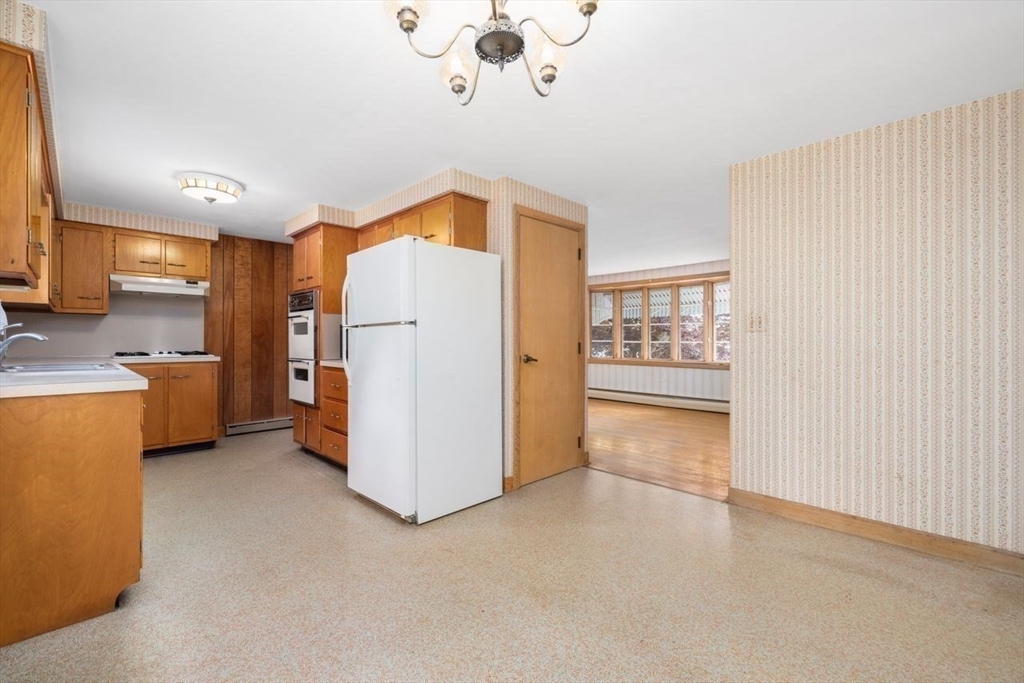 27 Hinsdale St Property Photo 14