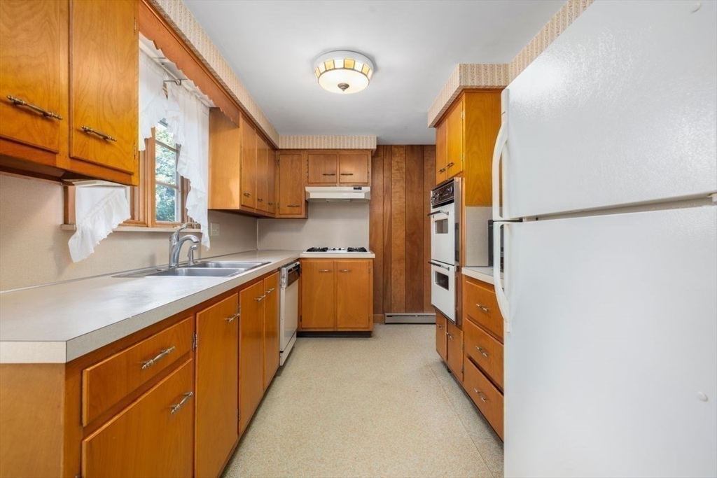 27 Hinsdale St Property Photo 15