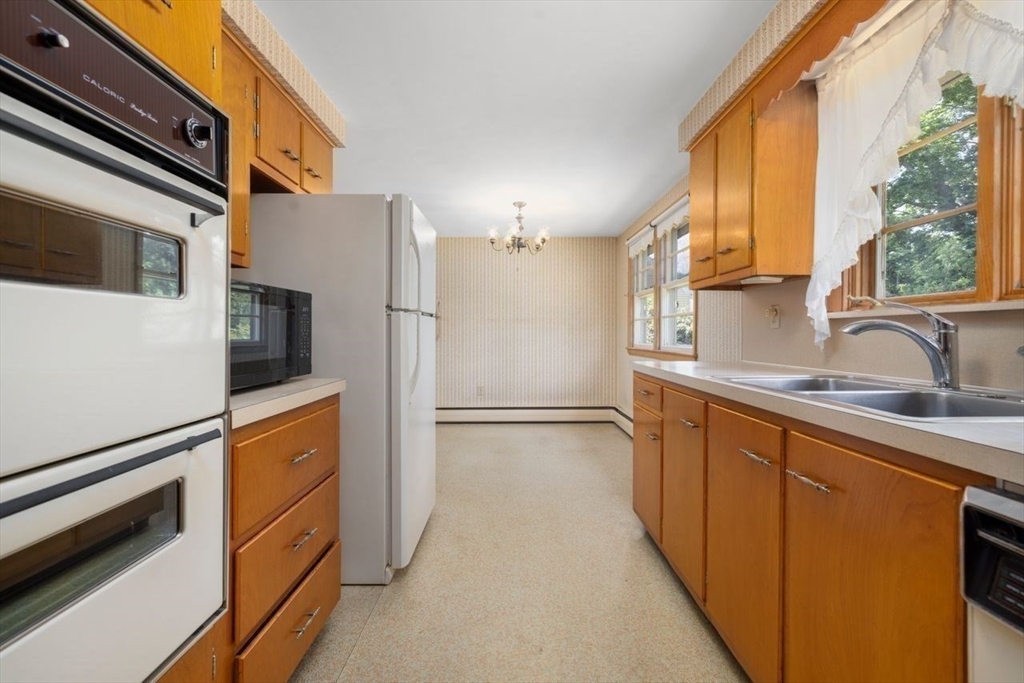 27 Hinsdale St Property Photo 18