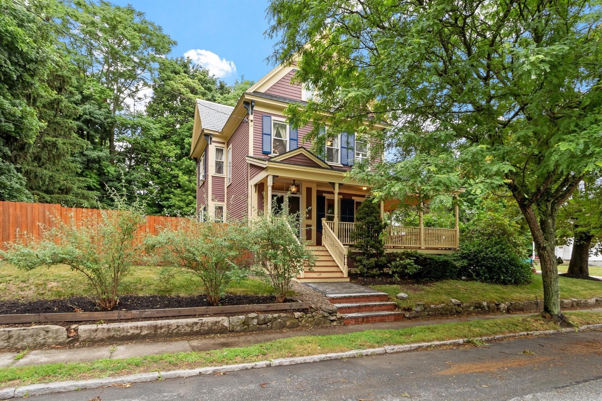 192 Wentworth Ave Property Photo 1