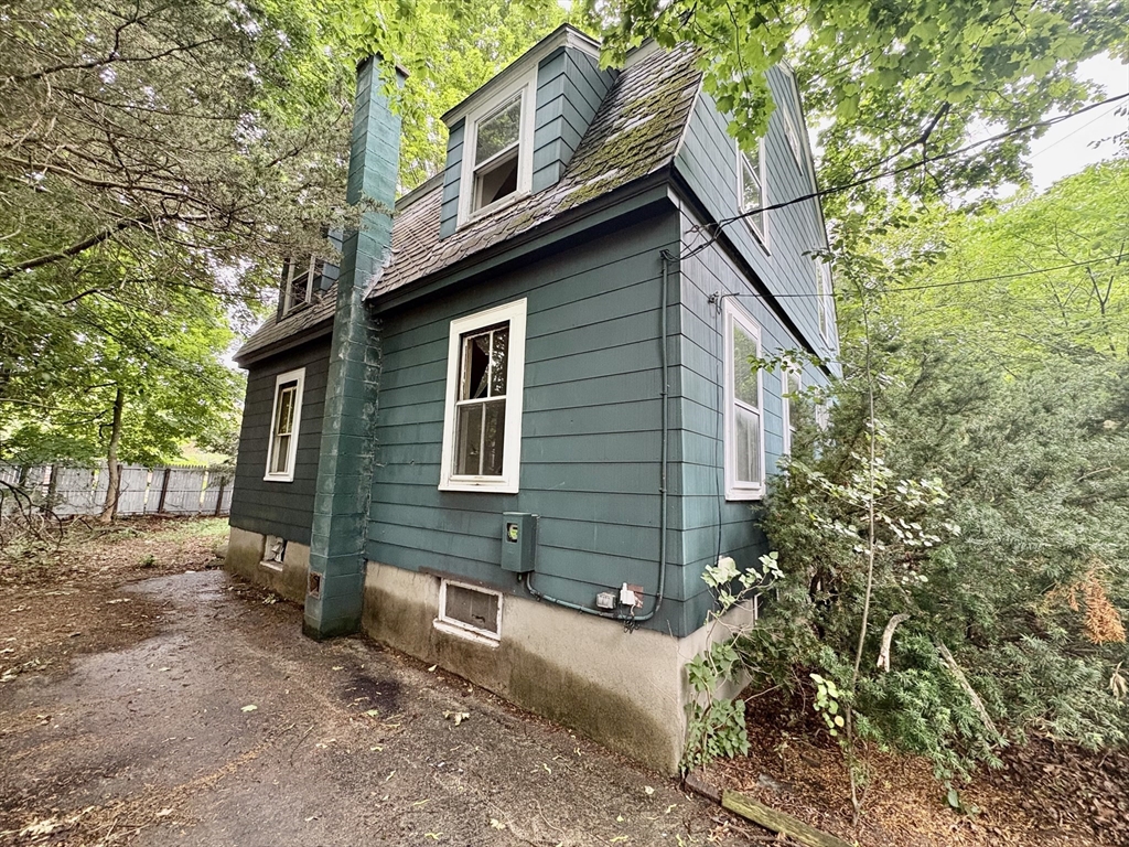51 Damon Street Property Photo 4