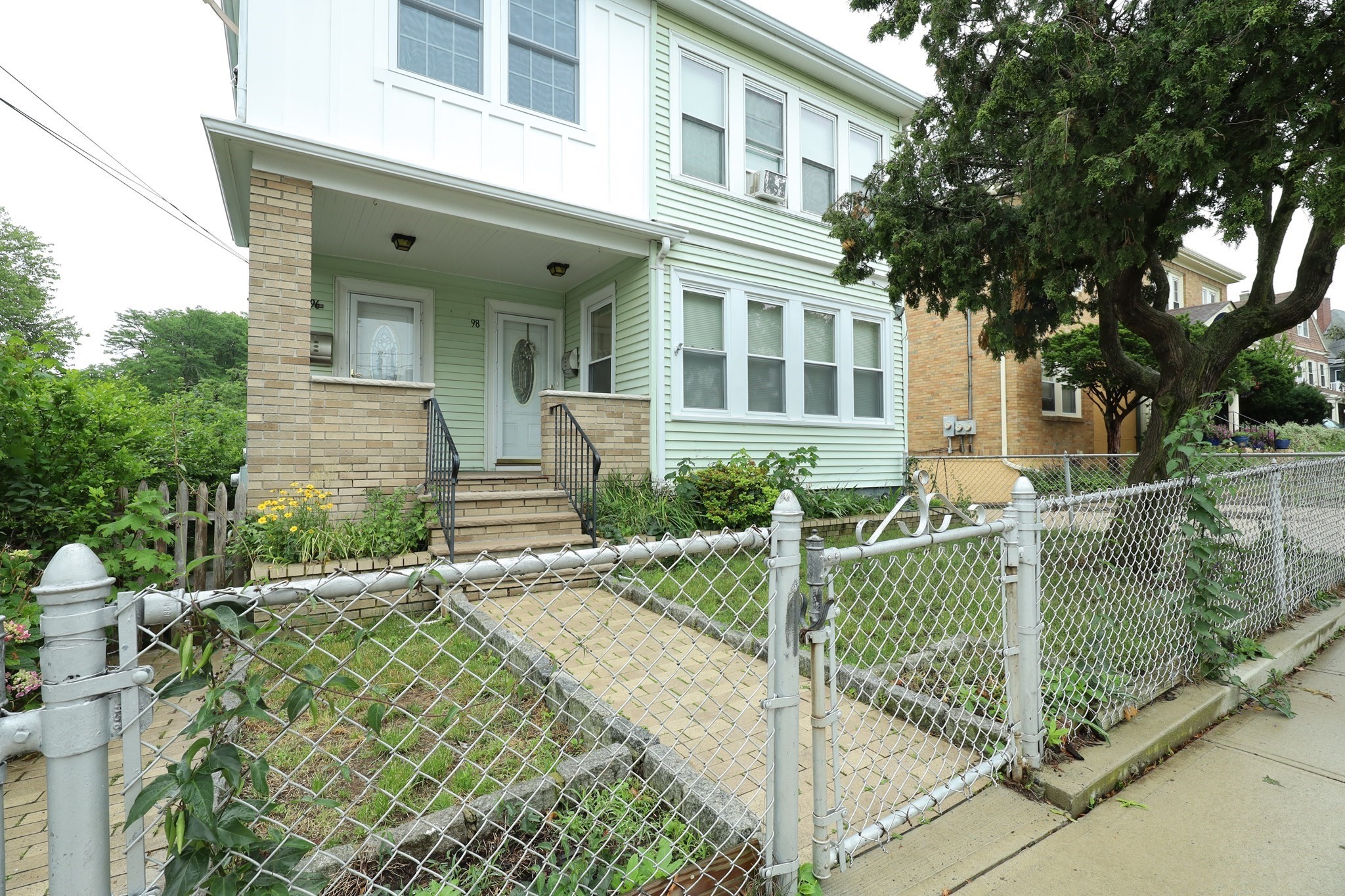 98 Woodside # 2 Property Photo 1