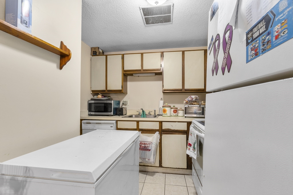 35 Longworth Ave # 25 Property Photo 10