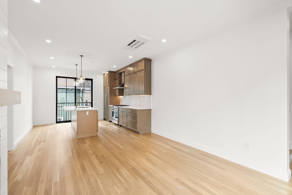 27 Shepard St # 4 Property Photo 8