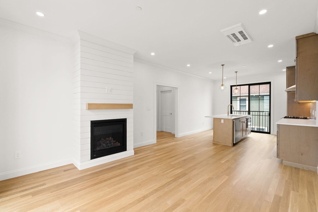 27 Shepard St # 4 Property Photo 9