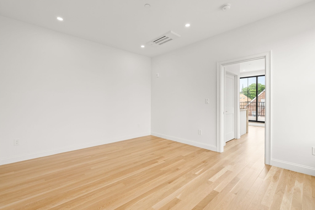 27 Shepard St # 4 Property Photo 31