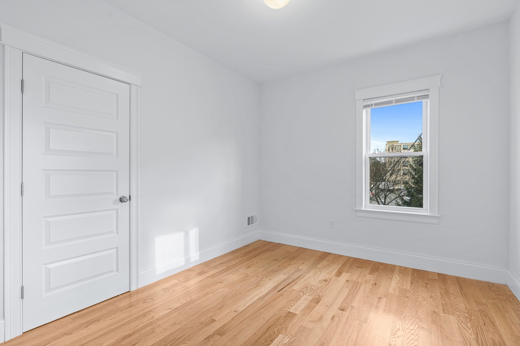 8 Roach St Property Photo 5
