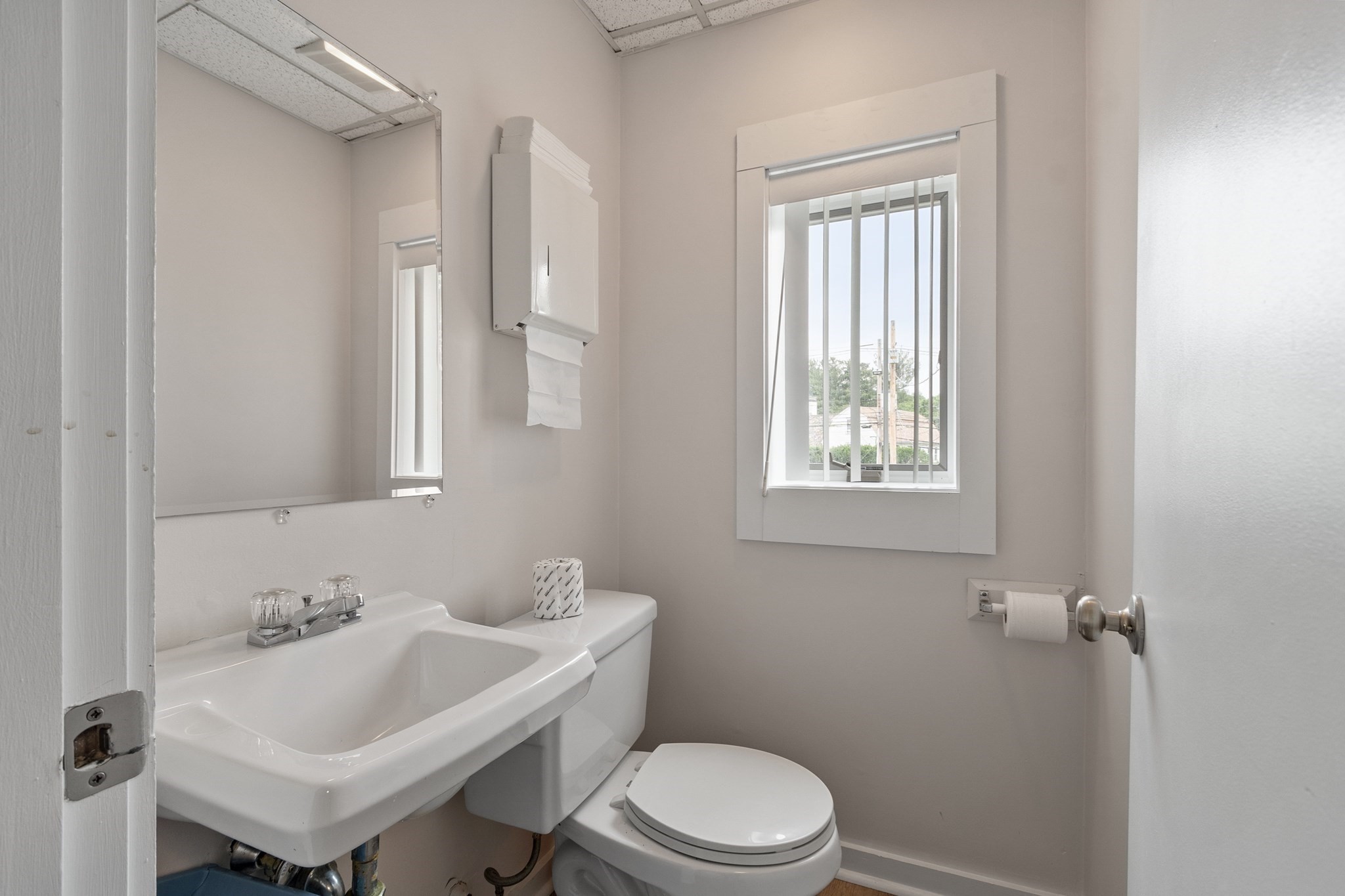 247 Newbury St Property Photo 13