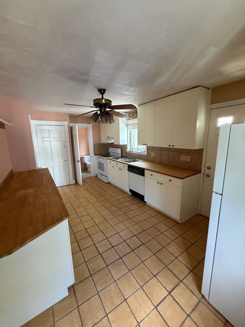 4 Van Ness Road Property Photo 6