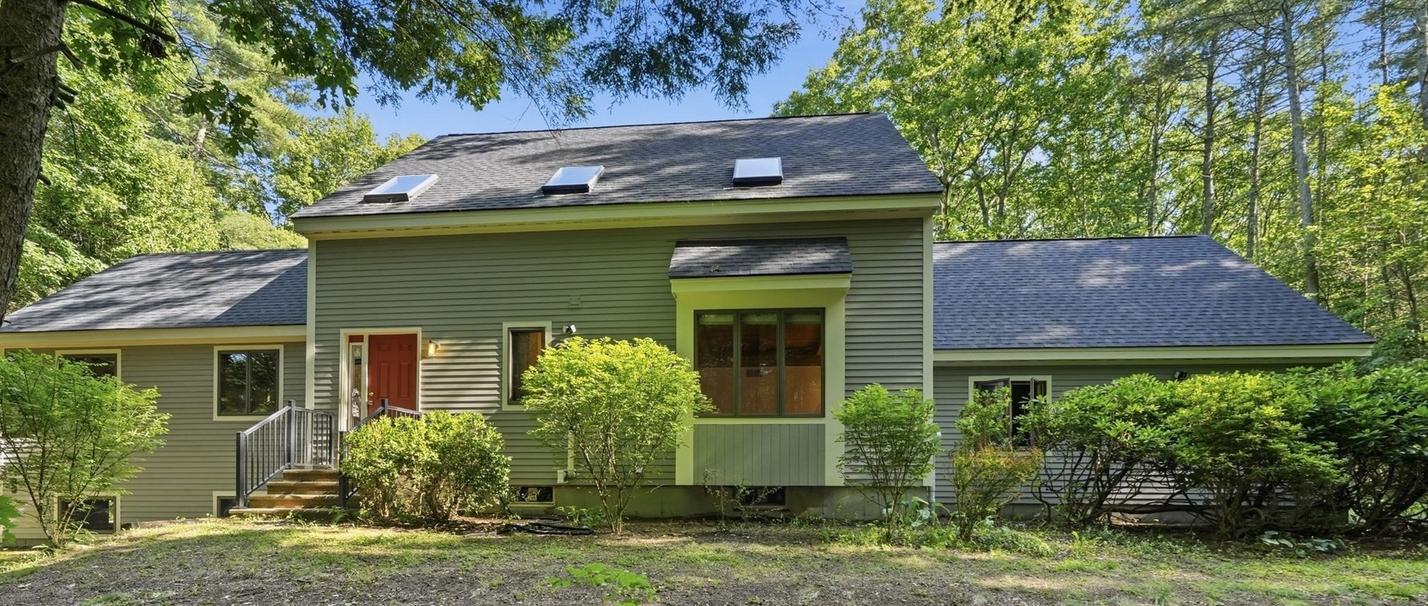470 Montague Rd Property Photo 1