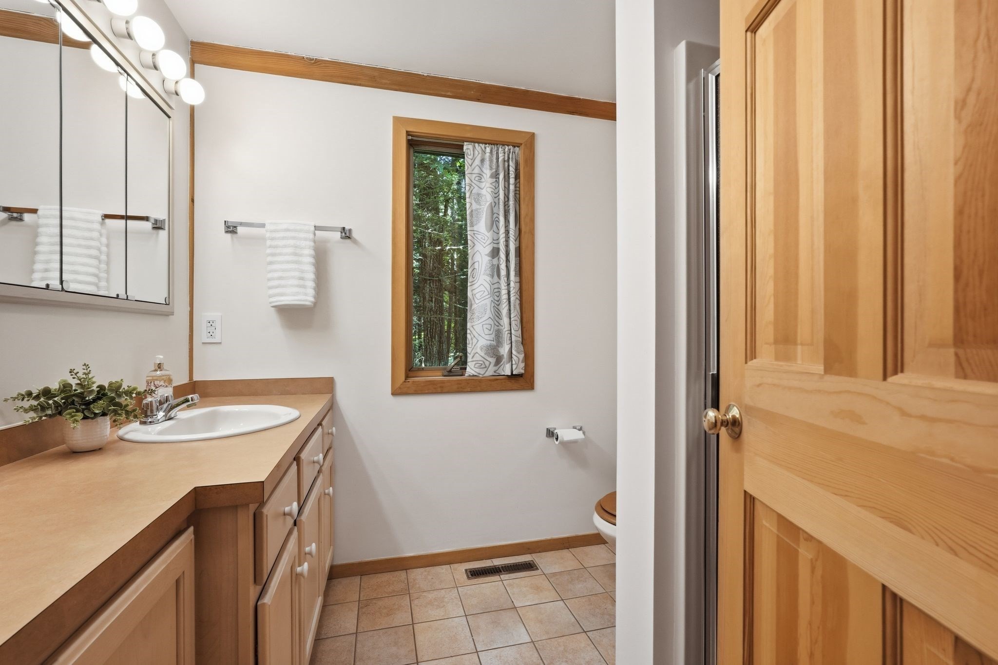 470 Montague Rd Property Photo 18
