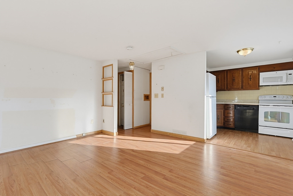 18 Cobb Ave # 18 Property Photo 3